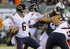 Jay Cutler, quarterback de los Bears, se prepara para lanzar un pase frente a los Jets. Foto: AP
