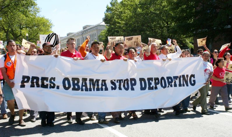Analiza EU ampliar freno a deportación