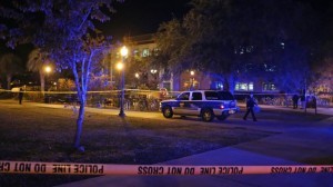 El atacante fue abatido por la policía luego de abrir fuego en la biblioteca Strozier de la universidad. Foto: AP 