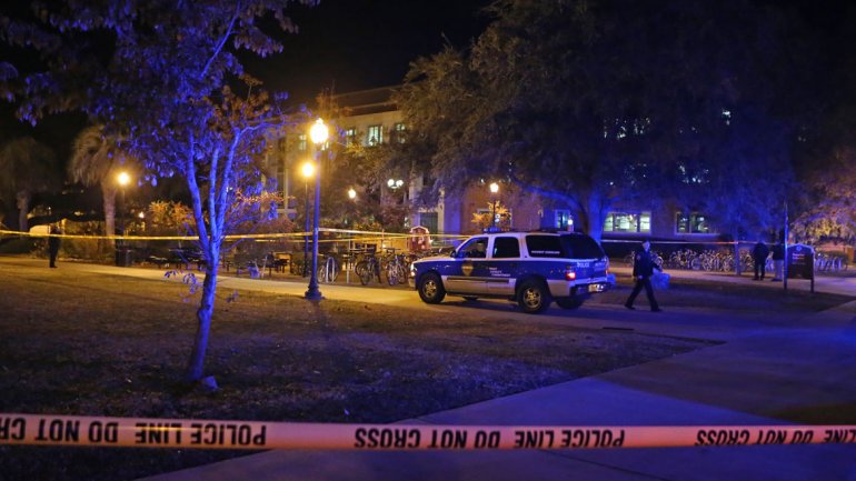 Balacera en Universidad de Florida deja un muerto y tres heridos