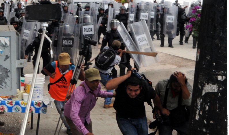 Chocan en Guerrero profesores y policías