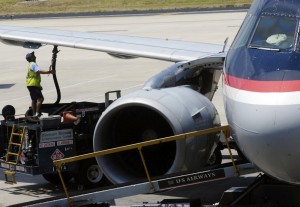 En los 12 meses que culminaron en septiembre, las aerolíneas estadounidenses se ahorraron 1.600 millones de dólares en combustible. Foto: AP