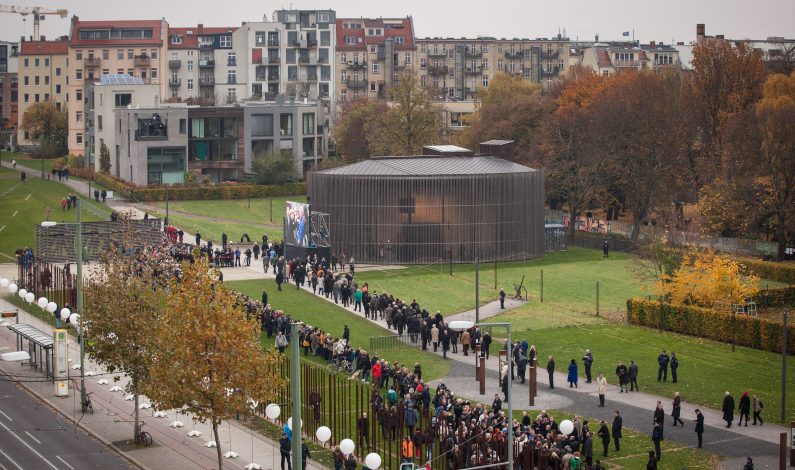 Acuden miles al 25 aniversario de Caída del Muro de Berlín