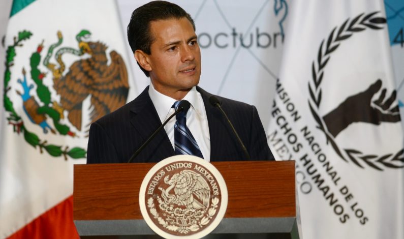 Presidente mexicano detalla sus ingresos y bienes