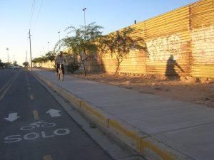 Para los residentes fronterizos el muro de acero toma relevancia y muchos significados. Foto: Notimex