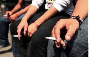 Funcionarios del condado estiman que la medida contra fumadores podría ahorrar más un millón de dólares en los costos anuales por seguro de salud. Foto: Agencia Reforma