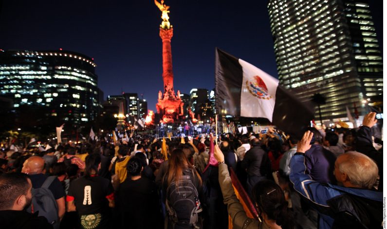 Protestan contra Peña Nieto y por Ayotzinapa