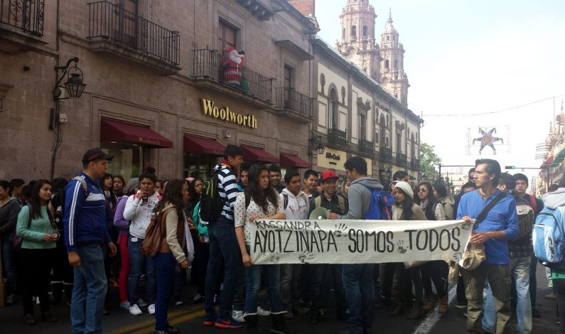Aumentan protestas por crimen de enfermera en Michoacán