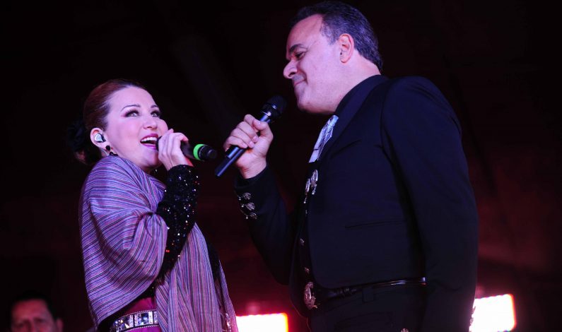 Brillan Alicia Villarreal y Fernando de la Mora en concierto