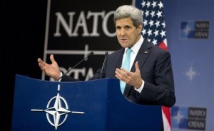 Kerry aseguró que las casi mil misiones aéreas de la coalición han reducido el liderazgo del grupo extremista. Foto: AP