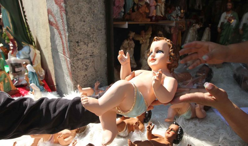 Roban en Miami a Niño Jesús de nacimiento y ofrecen recompensa
