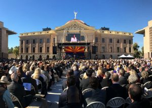 Este lunes dio inicio una nueva era en la historia de Arizona. Miles de personas asistieron a la toma de posesión de Doug Ducey. Foto: Phil Soto