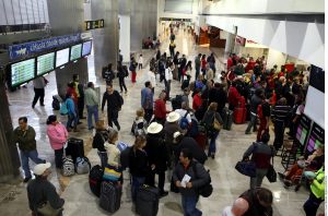 Por espacio de una hora, a partir de las 13:15, el tráfico aéreo en el Aeropuerto Internacional de la Ciudad de México y terminales alrededor del País fue paralizado por una falla en el sistema de computo que controla el tráfico aéreo capitalino.