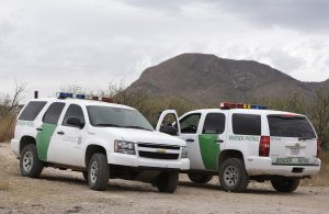 El agente fronterizo fue declarado culpable en 2012 de aceptar un soborno para permitir el paso de un cargamento de droga a través de un punto de revisión carretera. Foto: AP
