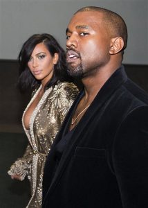 Kim Kardashian y Kanye West asisten a la fiesta oficial de los Grammy el domingo 8 de febrero del 2015 en Los Angeles. (Foto 