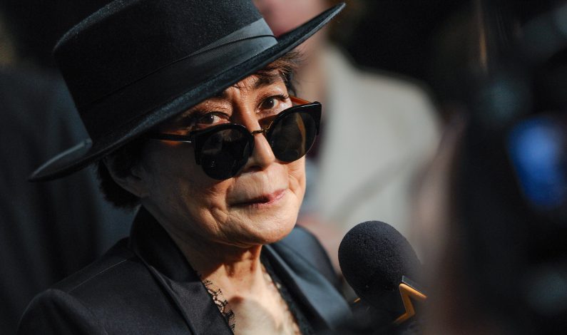 La artista plástica Yoko Ono cumplirá 82 años de edad