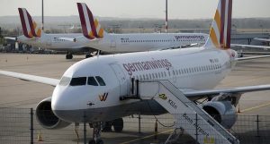 El Airbus A320 de la aerolínea de bajo coste Germanwings emitió una llamada de socorro a las 10:45 a.m. del martes, antes de estrellarse en una zona montañosa