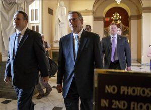 El presidente de la Cámara de Representantes, John Boehner, republicano por Ohio, camina en el Capitolio en Washington