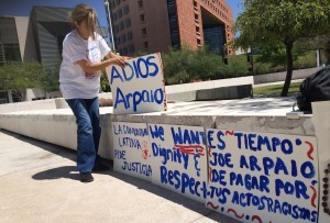Activistas confían en que el juez Murray Snow tome la mejor decisión en el juicio contra Joe Arpaio. Foto: Samuel Murillo