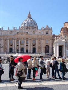 Miles de turistas visitan El Vaticano en estas fechas. Foto: Notimex
