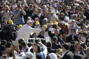 Francisco será el tercer papa que va a la isla desde la histórica visita en 1998 de San Juan Pablo II. Foto: AP