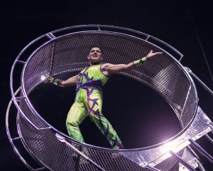 El acróbata Benny Ibarra es uno de los atractivos del circo. Foto: Cortesía