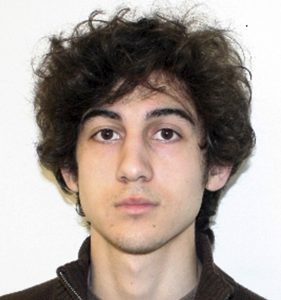 Dzhokhar Tsarnaev, el único acusado por los atentados explosivos contra la maratón de Boston, en fotografía que difundió el FBI el viernes. Foto: AP