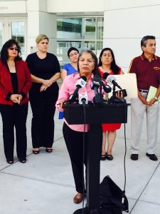 Activistas de Arizona pidieron paciencia y estar preparados ante la eventual entrada en vigor del DACA y DAPA. Foto: Mixed Voces