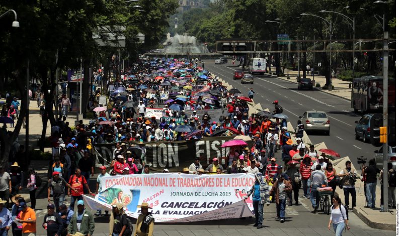 México: Marchan maestros de la CNTE