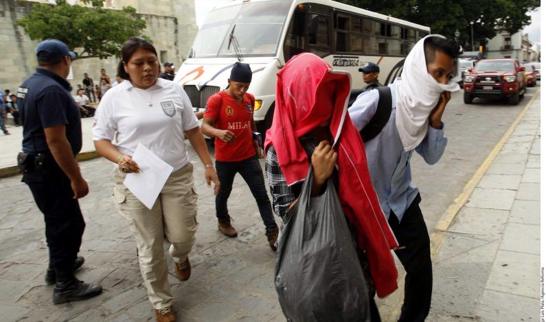 Rescatan a 75 migrantes en Oaxaca