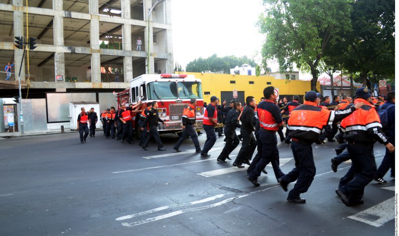 México: Bomberos acusados de robo tras sofocar incendio