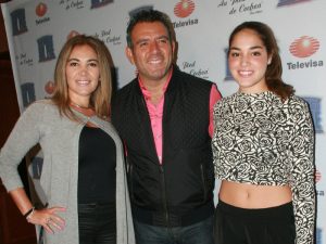 Héctor Sandarti con su esposa Paulina y su hija Juliana. Foto: Mixed Voces