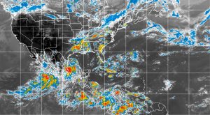 El huracán Andrés, que alcanzó el fin de semana la categoría cuatro en la escala Saffir-Simpson se debilitó ligeramente y ahora tiene vientos de 220 kmph. Foto: Notimex