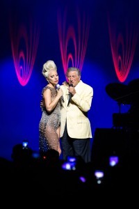 La cantante de pop Lady Gaga y el tradicional cantante Tony Bennet conquistaron a la audiencia del Festival de Jazz de Montreux en un concierto único en Suiza. Foto: Notimex
