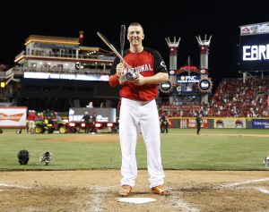 National League's Todd Frazier, of the Cincinnati Reds, holds the trophy after winning the MLB All-Star baseball Home Run Derby, Monday, July 13, 2015, in Cincinnati. (AP Photo/Jeff Roberson)