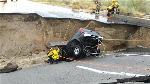 Tormentas en California cortan la autopista a Arizona
