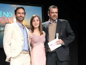 Con esta conferencia de prensa, el productor Carlos Moreno presenta oficialmente a sus protagonistas Camila Sodi y Osvaldo Benavides. Foto: Cortesía de Televisa