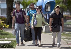 universidades estadounidenses planean viajes de estudios a Cuba y en ambos países se inician proyectos de investigación. Foto: AP