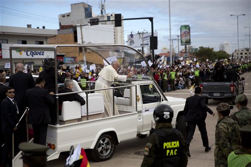 Cientos de miles abarrotan misa del Papa en Bolivia