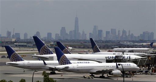 United Airlines restablece vuelos tras falla en sistema de cómputo