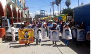 Familiares de los normalistas desaparecidos de Ayotzinapa visitaron el jueves Atenco donde reiteraron su llamado a que se abran nuevas líneas de investigación. Foto: Agencia Reforma