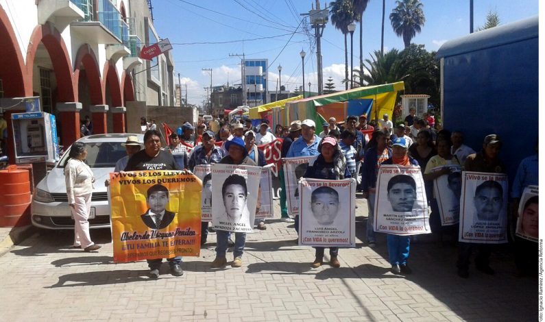 Familiares de normalistas de ‪‎Ayotzinapa‬ visitan Atenco