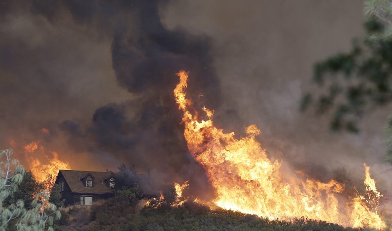 Incendio “Rocky” devasta norte de California