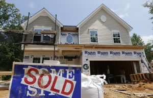 Las ventas de casas nuevas aumentaron un 23,1% en el nordeste, con ganancias menores en el sur y el oeste. Foto: AP