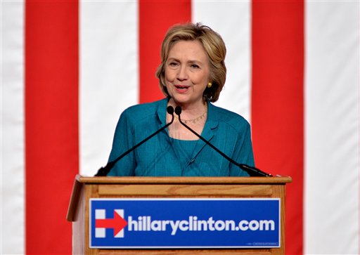 Campaña presidencial de Clinton lanza anuncios en TV
