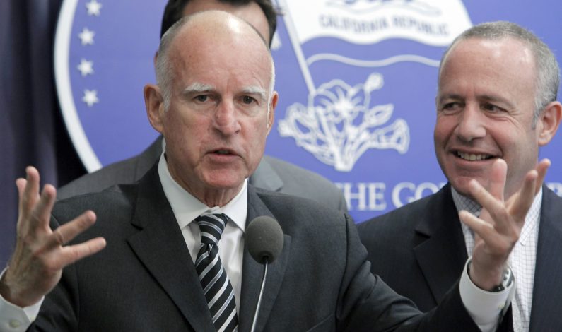 Gobernador firma leyes en favor de inmigrantes en California