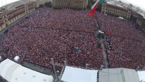 Más de 120 mil personas reunidas en el homenaje a Cri-Cri en el Zócalo de la Ciudad de México. Foto: Cortesía de Televisa