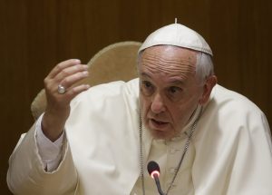 El Papa Francisco es popular y esa atracción que provoca en las personas no deja de aumentar. Foto: AP