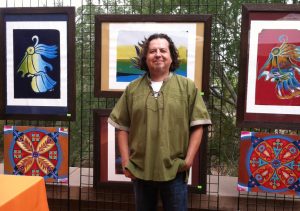 Oliverio Balcell, encargado del Departamento de Arte en Español del Phoenix Center for the Arts. Foto: Cortesía