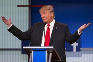 El precandidato presidencial republicano Donald Trump durante su participación en el primer debate del partido en el escenario Quicken Loans Arena en Cleveland. Foto: AP